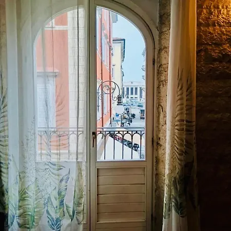 Apartment Balcone